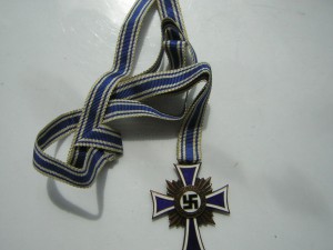Почетный крест немецкой матери с лентой