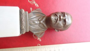 Бюст В.И.Ленин   мраморная подставка,бронзовая головка Идол