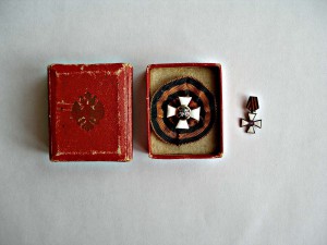 Знак ордена Св.Георгия на оружие в родной коробке+фрачник
