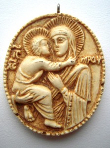 Костяной медальон "Святая Мария"