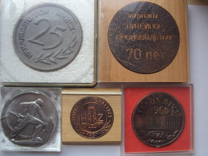 20+ настольных медалей профессора-металловеда