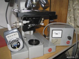 Микроскоп Leica с фотоаппаратом.
