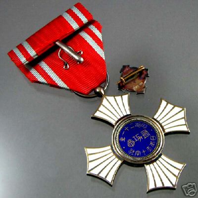 Золотой Орден заслуг Красного Креста.