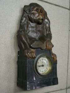 Часы ар-деко Обезьяна с книгой Junghans