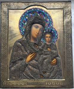 Икона Смоленской  Божией Матери, в окладе 84, скань, эмали.