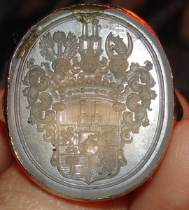 Куплю золотой или серебряный перстень  с дворянским гербом