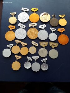 Спорт значки и медали 71 шт.