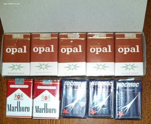 Блоки сигарет Opal, Феникс, пачки Marlboro, Космос, сигара