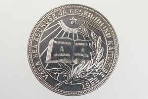 Эстонская cеребряная школьная медаль 1954 г, серебро, 32 мм