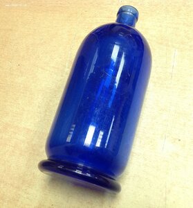 Старинная синяя бутылка