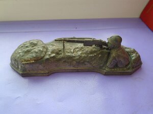 чернильница с изображением пулеметчика Франция