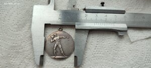 Старинная спортивная медаль.Серебро 900 .Лёгкая метание ядра