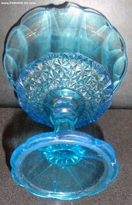 Ваза голубое стекло с патентным клеймом 1903-1913 гг