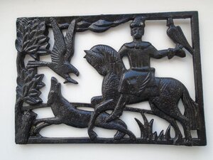 Чугунное панно с изображением охотника на коне
