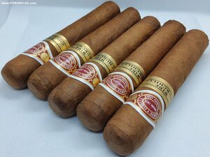 Полный набор кубинских сигар в коробке.