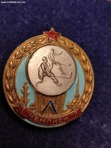 Знак ЧЕМПИОН Ленинграда Хоккей. Винт.. Эмали