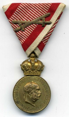 Медаль Военых Заслуг с мечами в родной короб.,Австро-Венгрия