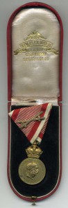 Медаль Военых Заслуг с мечами в родной короб.,Австро-Венгрия