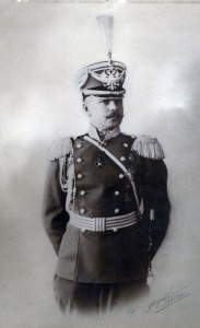 Полковник-офицер Генштаба в старой рамке 20 х 30 см
