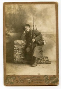 2 фото на одного человека, медали, знак, винтовка, 1914 год!