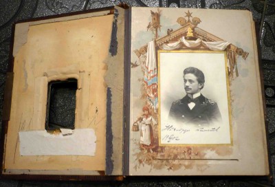 Старинный семейный фотоальбом с класными фото