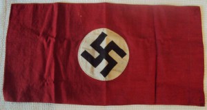 Флажок со свастикой для демонстраций.