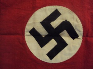 Флажок со свастикой для демонстраций.