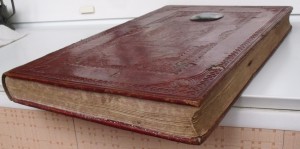Книга церковная, большая в коже с серебряной накладкой. ОХС