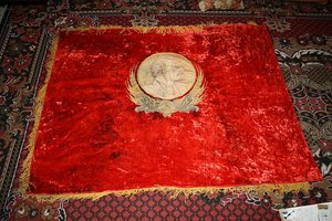 Знамя бархатное, шитое кому?