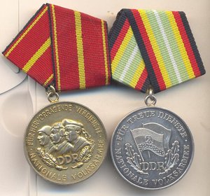Две серебряных медали ГДР.