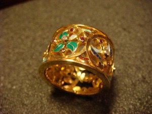 Нательные кресты и иконы.