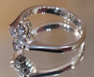 Кольцо  "Девичий крест" с 4-мя бр по 0,2 С = 0,8 C, Au 3,1 г