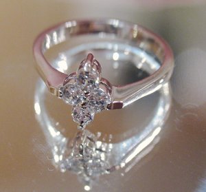 Кольцо  "Девичий крест" с 4-мя бр по 0,2 С = 0,8 C, Au 3,1 г