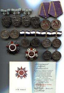 Куча серебряных орденов и медалей!