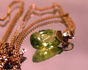 Кулон со сфеном и колечко "От спящей принцессы" с 10-ю бр