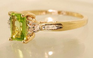 Кулон со сфеном и колечко "От спящей принцессы" с 10-ю бр