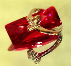 Кольцо  "Девичий крест" с 4-мя бр по 0,2 С = 0,8 C, Au 3,1 г