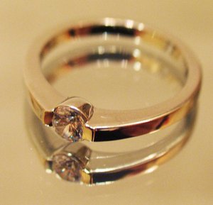 Кольцо венчальное копия TIFFANY с 1-м бр 0,3 С, Au 3,52 г