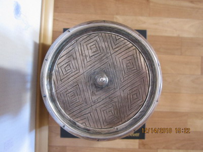 Боченок в серебре красивый