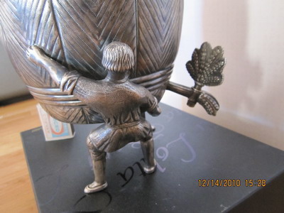 Боченок в серебре красивый