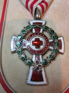 Орден красного креста в коробке Австрия
