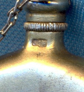 Серебряный флакончик