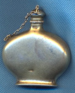 Серебряный флакончик