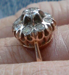 Кольцо с брюликами...(женское)