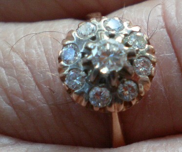 Кольцо с брюликами...(женское)