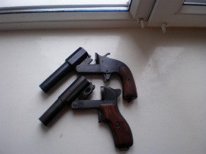Ракетницы времен ВОВ (ОСП-30 и СПШ-44).