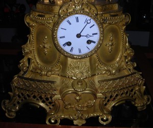 Часы бронзовые "Женщина в будуаре" 19 век.