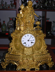 Часы бронзовые "Женщина в будуаре" 19 век.