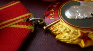 Ленин 298 тыс (док )-интересная дата награждения !