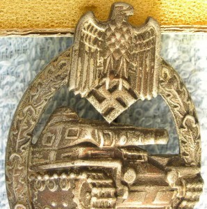 За танковые атаки в бронзе клейменый KW (Karl Wurster K.G.)